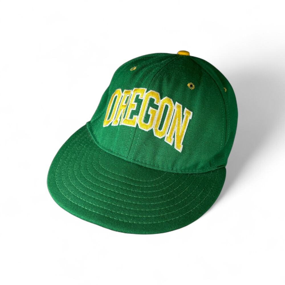 Pro Line Vintage Oregon Ducks Embroidered cap Disney Fitted Hat 7 1/2 made USA